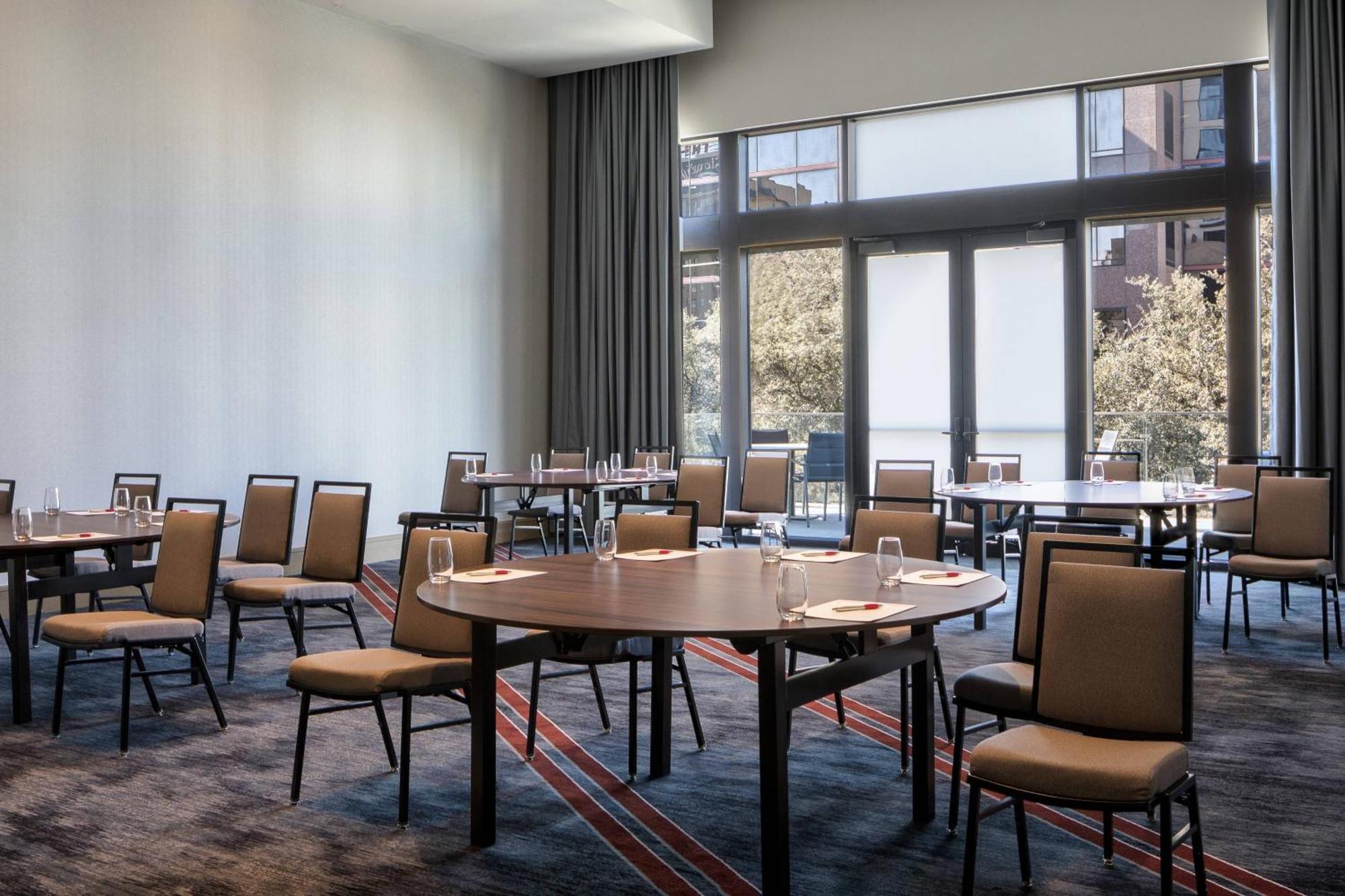 Marriott Dallas Uptown Экстерьер фото